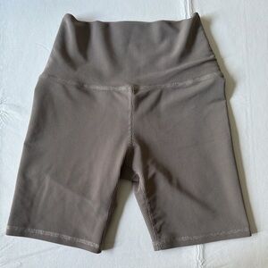 FIVE dancewear shorts. Size S